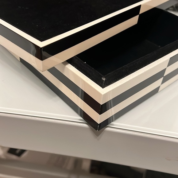 Jonathan Adler LARGE OP ART LACQUER BOX - Picture 8 of 12